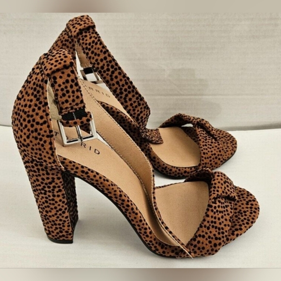 Torrid Leopard Strappy heels. Size 8.5W - Picture 2 of 2